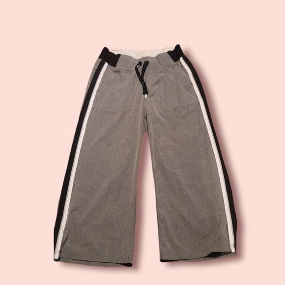 Calvin Klein Pants - Women's capri wideleg calvin klein pants. Size small.